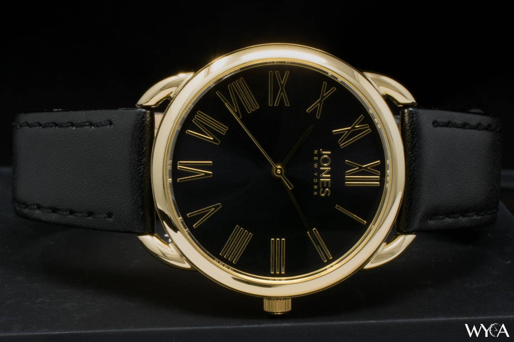 Reloj Jones New York de cuarzo para mujer.