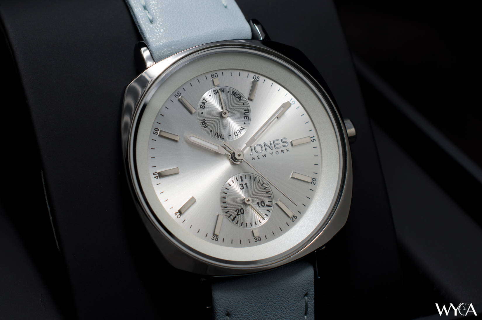 Reloj Jones New York de cuarzo para mujer.