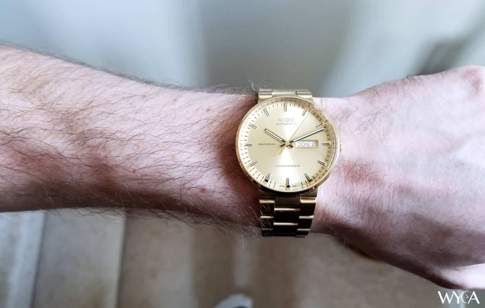 Muñequera dorada de Mido Commander