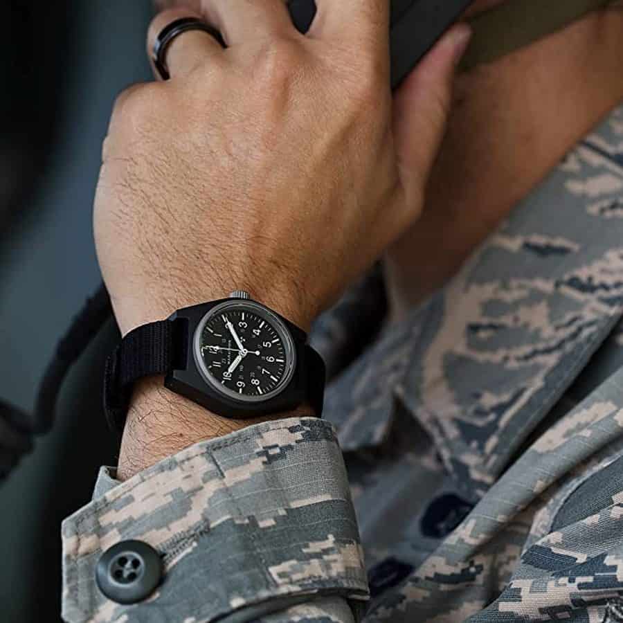 Campamento contra guardia militar