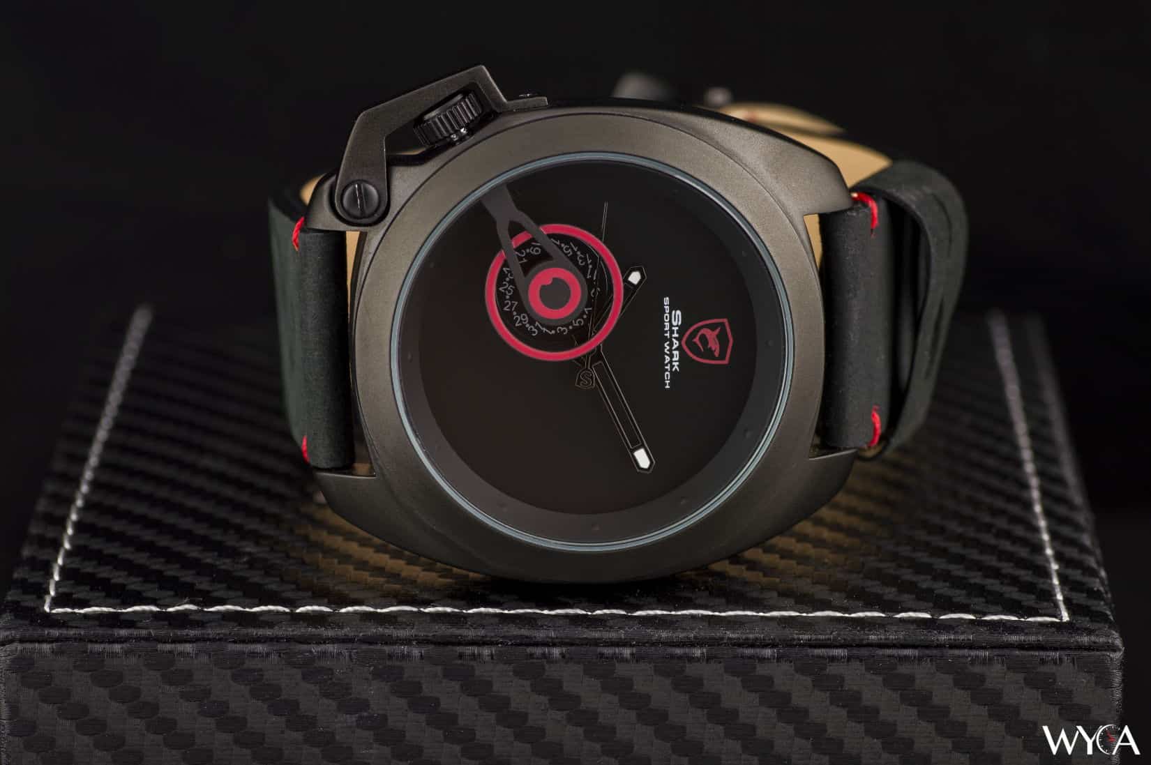 Reloj deportivo Shark Tawny en el lateral